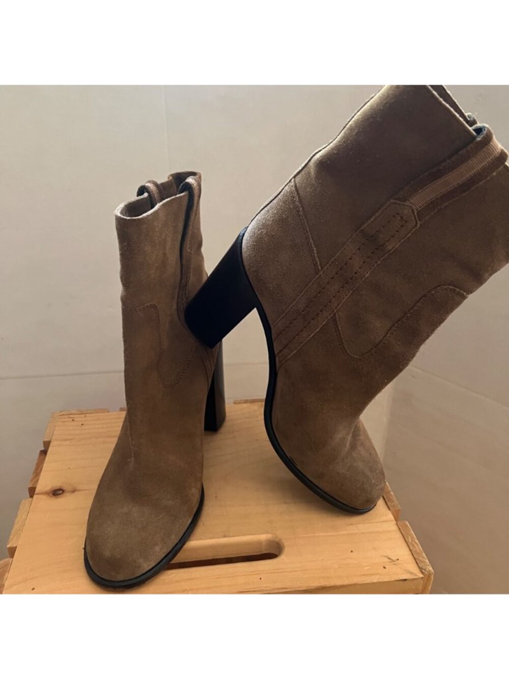 Kate Spade New York Size 9 Tobacco Brown Baise Suede Pull On Heeled Ankle Boots - Picture 11 of 16